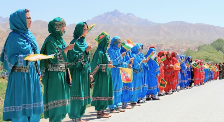 アフガニスタンの伝統的な服
女性